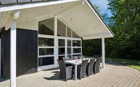 Gunva - 30Km from the Sea: Veranda, Deur, Schaduw, Plafond, Verblijf, Outdoor Structuur, Landgoed, Dek, Werf, Hardwood