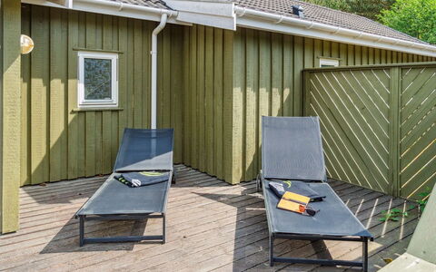 Deni - 800M from the Sea: Hout, Dak, Architectuur, Huis, Huis, Verblijf, Siding, Hardwood, Helling, Landgoed