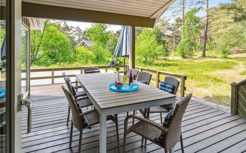 Deni - 800M from the Sea: Hout, Dak, Architectuur, Huis, Huis, Verblijf, Siding, Hardwood, Helling, Landgoed