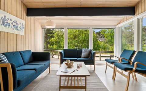 Deni - 800M from the Sea: Hout, Dak, Architectuur, Huis, Huis, Verblijf, Siding, Hardwood, Helling, Landgoed