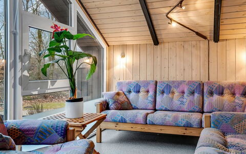 Gabi - 30Km from the Sea: Hout, Meubilair, Interieur Ontwerp, Flooring, Verdieping, Verlichting, Plafond, Bankstel, Huis, Woonkamer