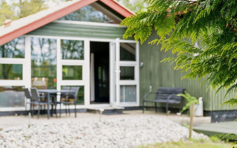 Gabi - 30Km from the Sea: Verblijf, Deur, Garden Gebouwen, Tuin, Schuur, Siding, Veranda, Hardwood, Werf, Buitenmeubels