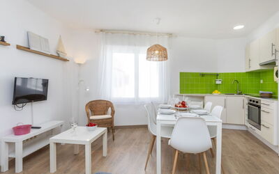 Marinada 601.2: Interieur Ontwerp, Meubilair, Flooring, Verdieping, Kamer, Plafond, Huis, Woonkamer, Verlichting, Tafel