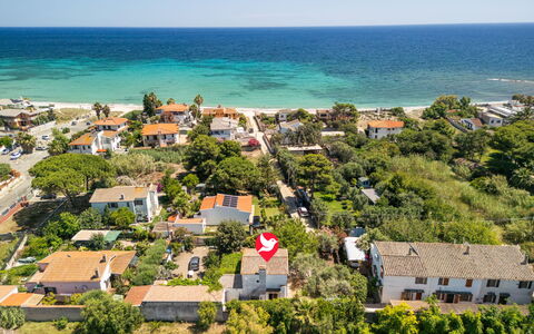Sant'Andrea: Water, Lucht, Fabriek, Azure, Strand, Kust En Oceanic Landvormen, Natuurlijk Landschap, Terrein, Horizon, Meer