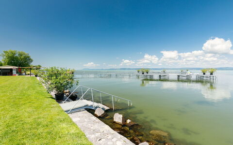 Lavender: Lucht, Water, Fabriek, Dag, Eigendom, Gebouw, Zwembad, Azure, Natuur, Architectuur
