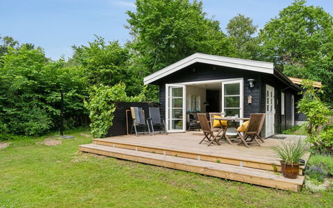 Riana - 700M from the Sea: Hout, Dak, Architectuur, Huis, Huis, Verblijf, Siding, Hardwood, Helling, Landgoed