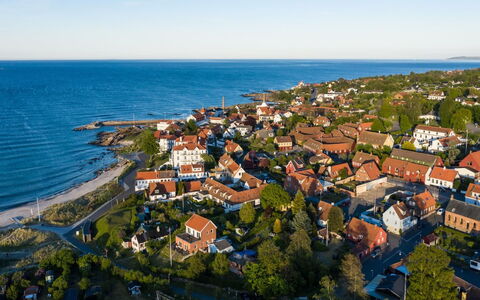 Hebba - 125M from the Sea: Hout, Meubilair, Appartement, Kamer, Plafond, Beits, Stoel, Hardwood, Vernis, Timmerhout