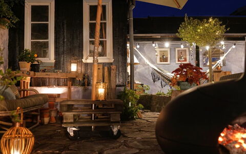 Hebba - 125M from the Sea: Hout, Meubilair, Appartement, Kamer, Plafond, Beits, Stoel, Hardwood, Vernis, Timmerhout