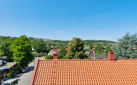 Hebba - 125M from the Sea: Hout, Meubilair, Appartement, Kamer, Plafond, Beits, Stoel, Hardwood, Vernis, Timmerhout