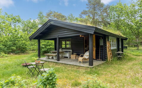 Juho - 700M from the Sea: Meubilair, Interieur Ontwerp, Flooring, Verdieping, Plafond, Kamer, Stoel, Tafel, Appartement, Keuken En Eettafel