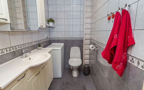 Rukanlyhty: Loodgieterswerkinrichting, Wastafel, Wastafel In De Badkamer, Badkamer, Flooring, Kraan, Verdieping, Loodgieter, Interieur Ontwerp, Toilet