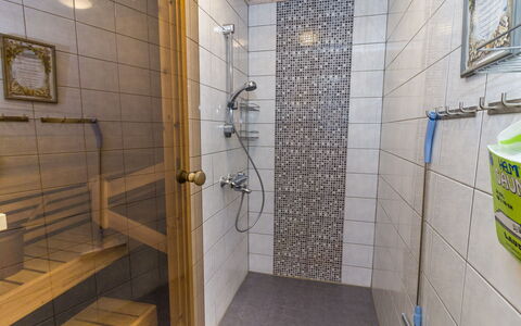 Rukanlyhty: Flooring, Loodgieterswerkinrichting, Verdieping, Badkamer, Interieur Ontwerp, Tegel, Loodgieter, Kamer, Douche, Douchekop