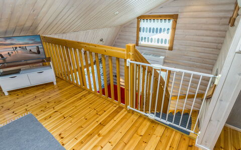 Rukanlyhty: Hout, Flooring, Verdieping, Plafond, Houten Vloer, Interieur Ontwerp, Trap, Beits, Hardwood, Kamer
