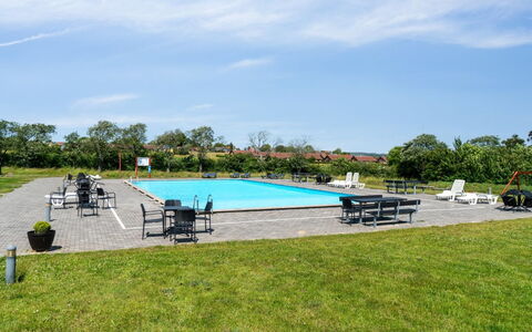 Niyazi - 6Km from the Sea: Hout, Dak, Architectuur, Huis, Huis, Verblijf, Siding, Hardwood, Helling, Landgoed