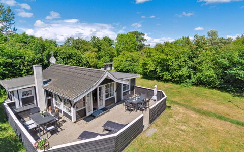 Horsten - 270M from the Sea: Hout, Dak, Architectuur, Huis, Huis, Verblijf, Siding, Hardwood, Helling, Landgoed
