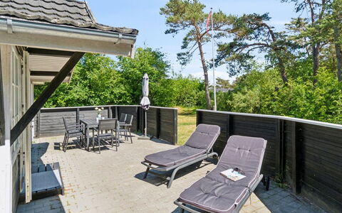 Horsten - 270M from the Sea: Hout, Dak, Architectuur, Huis, Huis, Verblijf, Siding, Hardwood, Helling, Landgoed