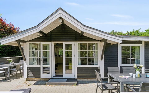 Horsten - 270M from the Sea: Hout, Dak, Architectuur, Huis, Huis, Verblijf, Siding, Hardwood, Helling, Landgoed