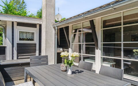 Horsten - 270M from the Sea: Hout, Dak, Architectuur, Huis, Huis, Verblijf, Siding, Hardwood, Helling, Landgoed