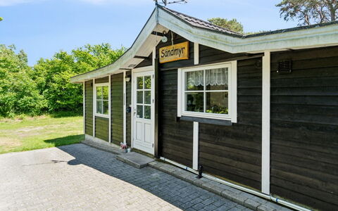 Horsten - 270M from the Sea: Hout, Dak, Architectuur, Huis, Huis, Verblijf, Siding, Hardwood, Helling, Landgoed
