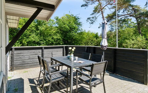 Horsten - 270M from the Sea: Hout, Dak, Architectuur, Huis, Huis, Verblijf, Siding, Hardwood, Helling, Landgoed