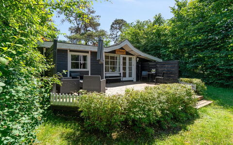 Konrad - 270M from the Sea: Hout, Dak, Architectuur, Huis, Huis, Verblijf, Siding, Hardwood, Helling, Landgoed