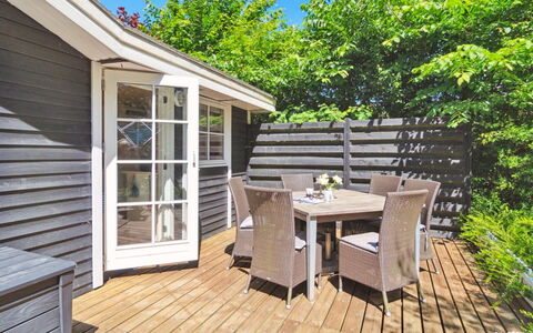 Konrad - 270M from the Sea: Hout, Dak, Architectuur, Huis, Huis, Verblijf, Siding, Hardwood, Helling, Landgoed