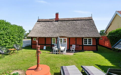 Leoni - 115M from the Sea: Hout, Dak, Architectuur, Huis, Huis, Verblijf, Siding, Hardwood, Helling, Landgoed
