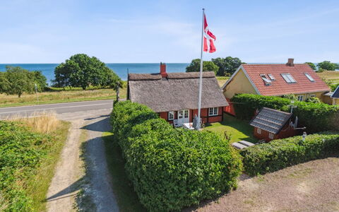Leoni - 115M from the Sea: Hout, Dak, Architectuur, Huis, Huis, Verblijf, Siding, Hardwood, Helling, Landgoed