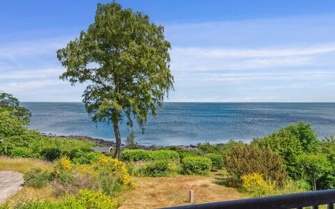 Vanta - 50M from the Sea: Hout, Meubilair, Appartement, Kamer, Plafond, Beits, Stoel, Hardwood, Vernis, Timmerhout