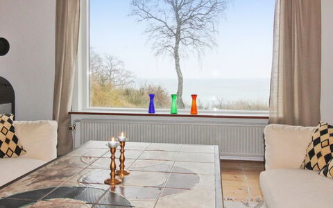 Vanta - 50M from the Sea: Hout, Meubilair, Appartement, Kamer, Plafond, Beits, Stoel, Hardwood, Vernis, Timmerhout