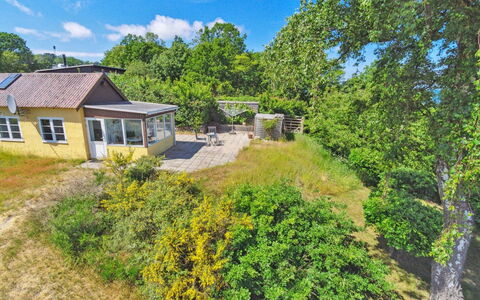 Throtti - 50M from the Sea: Hout, Dak, Architectuur, Huis, Huis, Verblijf, Siding, Hardwood, Helling, Landgoed