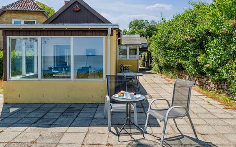 Throtti - 50M from the Sea: Hout, Dak, Architectuur, Huis, Huis, Verblijf, Siding, Hardwood, Helling, Landgoed