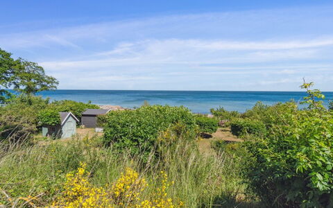 Throtti - 50M from the Sea: Hout, Dak, Architectuur, Huis, Huis, Verblijf, Siding, Hardwood, Helling, Landgoed