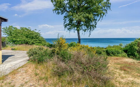 Throtti - 50M from the Sea: Hout, Dak, Architectuur, Huis, Huis, Verblijf, Siding, Hardwood, Helling, Landgoed