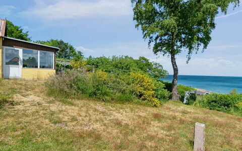 Throtti - 50M from the Sea: Hout, Dak, Architectuur, Huis, Huis, Verblijf, Siding, Hardwood, Helling, Landgoed