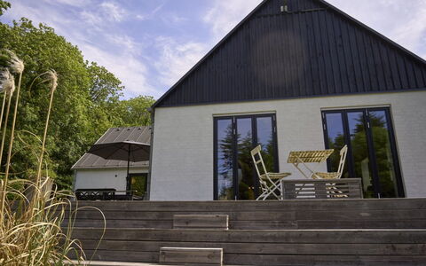 Agir - 200M from the Sea: Hout, Dak, Architectuur, Huis, Huis, Verblijf, Siding, Hardwood, Helling, Landgoed