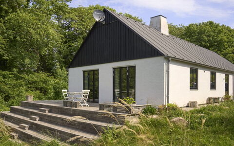 Agir - 200M from the Sea: Hout, Dak, Architectuur, Huis, Huis, Verblijf, Siding, Hardwood, Helling, Landgoed