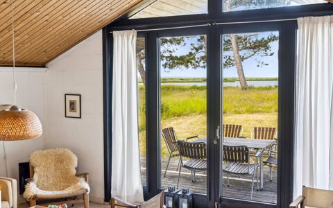 Felis - 575M from the Sea: Hout, Dak, Architectuur, Huis, Huis, Verblijf, Siding, Hardwood, Helling, Landgoed
