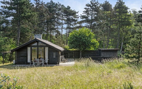 Felis - 575M from the Sea: Hout, Dak, Architectuur, Huis, Huis, Verblijf, Siding, Hardwood, Helling, Landgoed