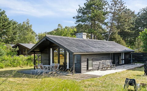 Felis - 575M from the Sea: Hout, Dak, Architectuur, Huis, Huis, Verblijf, Siding, Hardwood, Helling, Landgoed