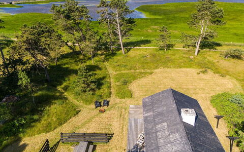 Felis - 575M from the Sea: Hout, Dak, Architectuur, Huis, Huis, Verblijf, Siding, Hardwood, Helling, Landgoed