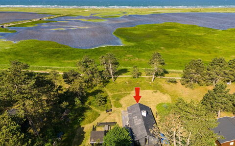 Felis - 575M from the Sea: Hout, Dak, Architectuur, Huis, Huis, Verblijf, Siding, Hardwood, Helling, Landgoed