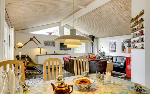 Leani - 200M from the Sea: Meubilair, Interieur Ontwerp, Flooring, Verdieping, Plafond, Kamer, Stoel, Tafel, Appartement, Keuken En Eettafel