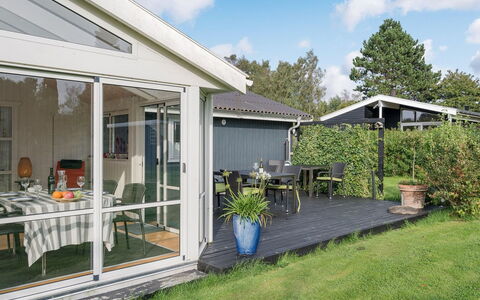 Leani - 200M from the Sea: Meubilair, Interieur Ontwerp, Flooring, Verdieping, Plafond, Kamer, Stoel, Tafel, Appartement, Keuken En Eettafel
