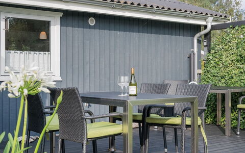 Leani - 200M from the Sea: Meubilair, Interieur Ontwerp, Flooring, Verdieping, Plafond, Kamer, Stoel, Tafel, Appartement, Keuken En Eettafel