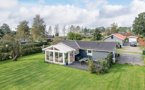 Leani - 200M from the Sea: Meubilair, Interieur Ontwerp, Flooring, Verdieping, Plafond, Kamer, Stoel, Tafel, Appartement, Keuken En Eettafel