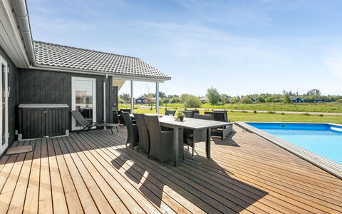 Kiersten - 800M from the Sea: Dak, Huis, Huis, Verblijf, Deur, Siding, Dek, Veranda, Plank, Hardwood