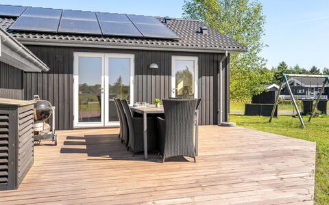 Kiersten - 800M from the Sea: Dak, Huis, Huis, Verblijf, Deur, Siding, Dek, Veranda, Plank, Hardwood