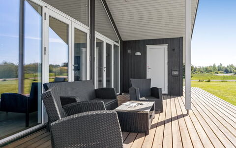 Kiersten - 800M from the Sea: Dak, Huis, Huis, Verblijf, Deur, Siding, Dek, Veranda, Plank, Hardwood