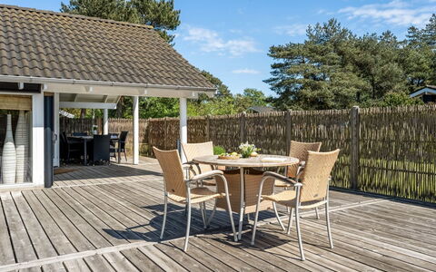 Gudlaug - 1Km from the Sea: Dak, Huis, Huis, Verblijf, Deur, Siding, Dek, Veranda, Plank, Hardwood